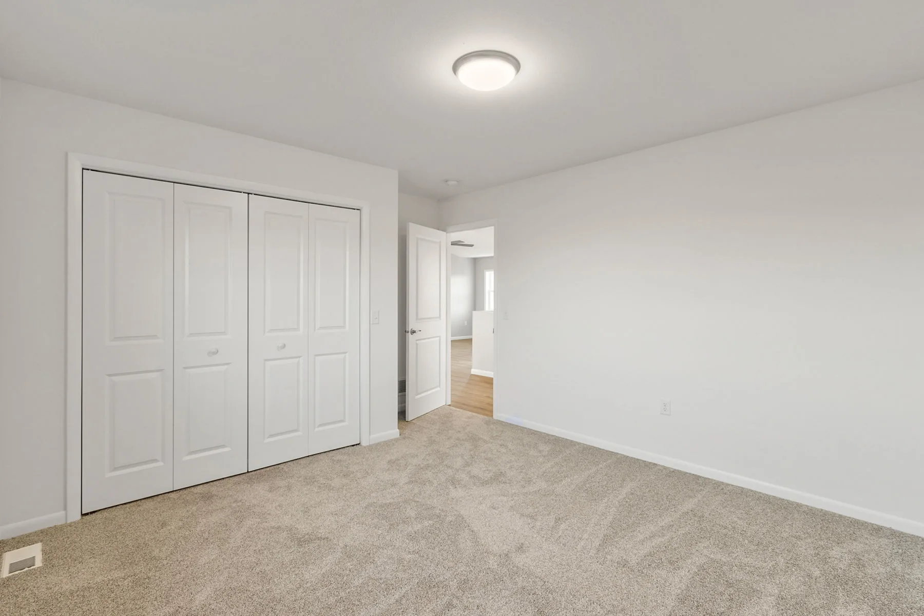 Petty — interior